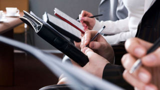 حرفه‌ای بر لبه تیغ