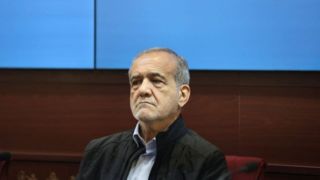 انتقاد جانشین معاون سیاسی سپاه از پزشکیان: اشتباهات کلامی رئیسجمهور، در مواقع خاص زیاد شده است انتقاد جانشین معاون سیاسی سپاه از پزشکیان: اشتباهات کلامی رئیسجمهور، در مواقع خاص زیاد شده است