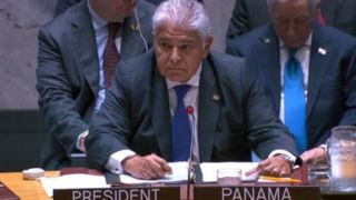 رئیس جمهور پاناما: با سوء استفادهکنندگان از ثبت دریایی کشتیها قاطعانه برخورد میکنیم رئیس جمهور پاناما: با سوء استفادهکنندگان از ثبت دریایی کشتیها قاطعانه برخورد میکنیم