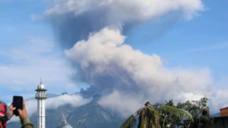 آتشفشان ماراپی اندونزی همچنان می‌غرد