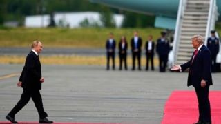 ترامپ به خاطر این عکس از دیدار با پوتین، مسخره شد ترامپ به خاطر این عکس از دیدار با پوتین، مسخره شد