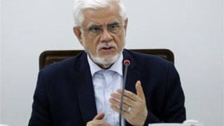 عارف می‌گوید راهبرد دولت پزشکیان، تمرکززدایی و واگذاری اختیارات است