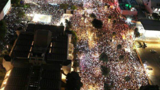 تصاویر هوایی از تظاهرات گسترده علیه نتانیاهو در تلآویو تصاویر هوایی از تظاهرات گسترده علیه نتانیاهو در تلآویو