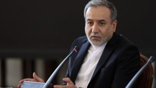 عراقچی: سند جامع همکاری راهبردی بین ایران و ارمنستان به زودی نهایی می‌شود