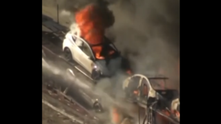 حریق خودروبر حامل تسلا در بزرگراه اینتراستیت آمریکا حریق خودروبر حامل تسلا در بزرگراه اینتراستیت آمریکا