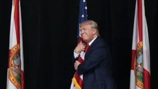 ترامپ فرمان مجازات حبس برای آتش زدن پرچم آمریکا را امضا کرد/ تهدید به لشکرکشی به ایالت‌های مختلف