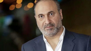 حمید فرخ‌نژاد هستم؛ فوق‌تخصص تیغ‌زنی ارگان‌ها