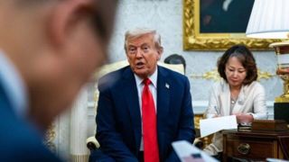 تهدید ترامپ برای اعمال تعرفه ۲۰۰ درصدی علیه چین تهدید ترامپ برای اعمال تعرفه ۲۰۰ درصدی علیه چین