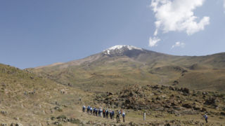 ماجرای دود منتشرشده از قله دماوند چه بود؟/ فعال شدن آتشفشان دماوند قابل پیش‌بینی است؟