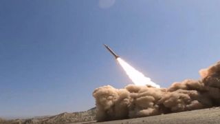 موشک ایرانی که میتواند از هر پدافندی عبور کند/ ۱۲۰۰ کیلومتر با خطای کمتر از یک متر/ این نقطه زن ایرانی هنوز استفاده نشده است موشک ایرانی که میتواند از هر پدافندی عبور کند/ ۱۲۰۰ کیلومتر با خطای کمتر از یک متر/ این نقطه زن ایرانی هنوز استفاده نشده است