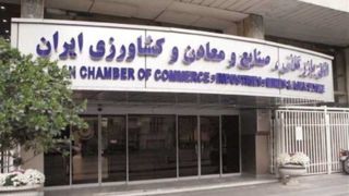 هم‌راستایی اتاق بازرگانی با جنگ روانی دشمنان/ دلار ۱۶۵ هزار تومانی با مکانیزم ماشه!