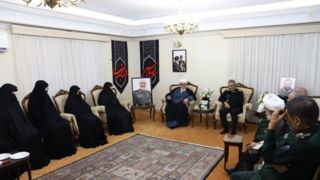 دیدار حجتالاسلام گلپایگانی و سرلشکر موسوی با خانوادههای شهدای اقتدار دیدار حجتالاسلام گلپایگانی و سرلشکر موسوی با خانوادههای شهدای اقتدار