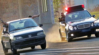 تعقیب و گریز پلیس با سارقان حرفهای خودرو در محله فلاح تعقیب و گریز پلیس با سارقان حرفهای خودرو در محله فلاح