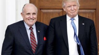 حادثه رانندگی برای وکیل جنجالی سابق ترامپ حادثه رانندگی برای وکیل جنجالی سابق ترامپ