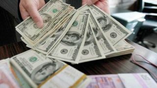 چرا قیمت دلار بالا رفت؟