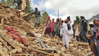 شمار قربانیان زلزله افغانستان از ۱۴۰۰ تن گذشت