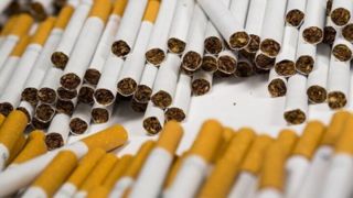 توقیف شناور حامل یکمیلیون و ۵۰۰ هزار نخ سیگار قاچاق در بندرلنگه توقیف شناور حامل یکمیلیون و ۵۰۰ هزار نخ سیگار قاچاق در بندرلنگه