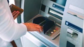 کابوس گیر افتادن کارت‌ بانکی در دستگاه خودپرداز