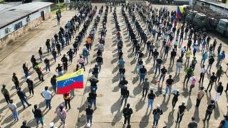 آموزش به کارگیری سلاح برای نیروهای داوطلب مردمی در ونزوئلا