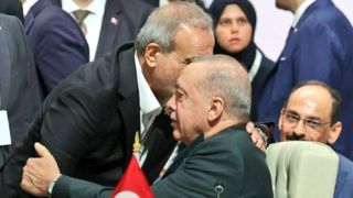 واکنش معاون تشریفات ریاست جمهوری به حاشیه‌های یک عکس