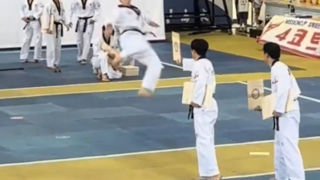 چند حرکت جذاب و دیدنی از ورزشهای رزمی ببینید چند حرکت جذاب و دیدنی از ورزشهای رزمی ببینید