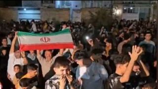 تصاویری از شادی گتوندی ها مقابل منزل امین میرزازاده تصاویری از شادی گتوندی ها مقابل منزل امین میرزازاده