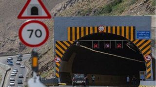 حضور یک اسب وحشی در تونل آزادراه تهران شمال! حضور یک اسب وحشی در تونل آزادراه تهران شمال!