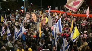 تظاهرات صهیونیستها مقابل منزل نتانیاهو در قدس اشغالی تظاهرات صهیونیستها مقابل منزل نتانیاهو در قدس اشغالی