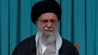 رهبر انقلاب: دنبال سلاح هسته‌ای نیستیم  /آنها میگویند  غنی سازی و موشک نداشته باشیم/ نه به مذاکره تهدید امیز و زورگویانه 