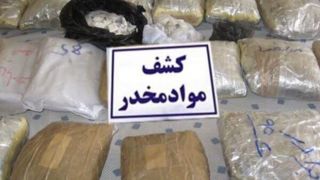 سواری پژو با ۹ کیلو شیشه در نهبندان توقیف شد سواری پژو با ۹ کیلو شیشه در نهبندان توقیف شد