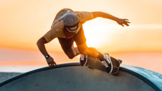 لحظه پرش اسکیت‌برد برزیلی از یک ساختمان ۲۲ طبقه