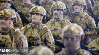 رونمایی از تجهیزات انفرادی یگان ویژه فاتحین رونمایی از تجهیزات انفرادی یگان ویژه فاتحین