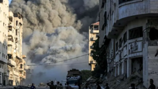 لحظه اصابت موشک‌های اسرائیل به برج مکه