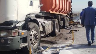 تصاویری تلخ از محل تصادف اتوبوس دانشجویان سمنانی | نصف اتوبوس از بین رفت!