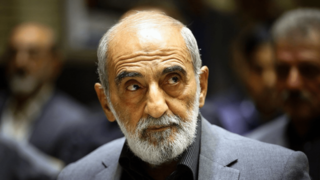 حسین شریعتمداری: آقای باهنر، منظورتان چیست؟!