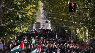 هزاران ایتالیایی در چهارمین روز متوالی برای حمایت از غزه تظاهرات کردند هزاران ایتالیایی در چهارمین روز متوالی برای حمایت از غزه تظاهرات کردند