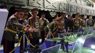 افتتاح نمایشگاه دفاعی کره شمالی با حضور کیم