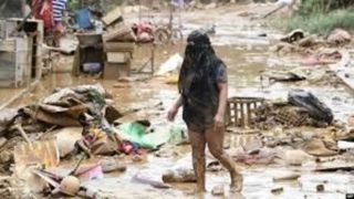 تصاویر طوفان شدید در چین و چپ کردن خودروهای سنگین تصاویر طوفان شدید در چین و چپ کردن خودروهای سنگین