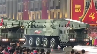 کرهشمالی موشک قارهپیمای جدید خود را به نمایش گذاشت کرهشمالی موشک قارهپیمای جدید خود را به نمایش گذاشت