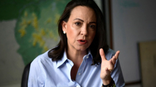 مضحکه بود، مضحک تر شد !