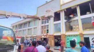 مهار ۸۰ درصد آتش در بازار قشم / عملیات لکهگیری در مرحله پایانی مهار ۸۰ درصد آتش در بازار قشم / عملیات لکهگیری در مرحله پایانی