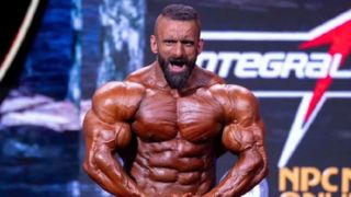 هادی چوپان: من مهمان همه مردم جهانم هادی چوپان: من مهمان همه مردم جهانم