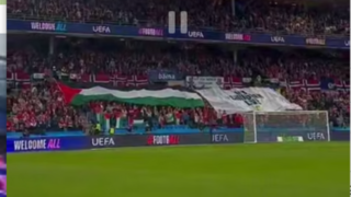 ادامه حمایتهای فوتبالی تماشاگران از فلسطین ادامه حمایتهای فوتبالی تماشاگران از فلسطین