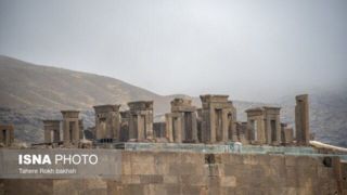 یک متر هم از حریم تخت جمشید کم نشده است یک متر هم از حریم تخت جمشید کم نشده است