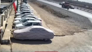 برخورد هولناک کامیون با چند خودرو