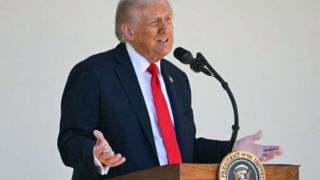 ترامپ گزارشها درباره مجوز آمریکا به اوکراین برای استفاده از موشکهای دوربرد علیه روسیه را تکذیب کرد ترامپ گزارشها درباره مجوز آمریکا به اوکراین برای استفاده از موشکهای دوربرد علیه روسیه را تکذیب کرد