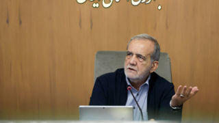 پزشکیان:قیمت بنزین حتی از آب هم کمتراست، اما افزایش قیمت به این سادگی نیست پزشکیان:قیمت بنزین حتی از آب هم کمتراست، اما افزایش قیمت به این سادگی نیست