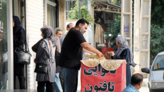 برنامه‌ای برای افزایش قیمت نان نداریم/ عرضه روزی بیش از ۱۶۰۰ تن مرغ در پایتخت