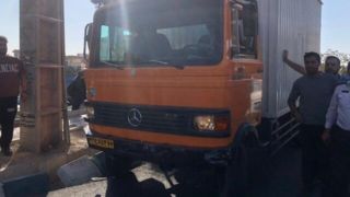 برخورد خاور با ۱۵ خودرو در بلوار سیمون بولیوار تهران/ مصدومیت ۲ نفر