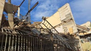 ریزش ساختمان قدیمی در خیابان جمهوری یک کشته و چهارمصدوم برجا گذاشت ریزش ساختمان قدیمی در خیابان جمهوری یک کشته و چهارمصدوم برجا گذاشت